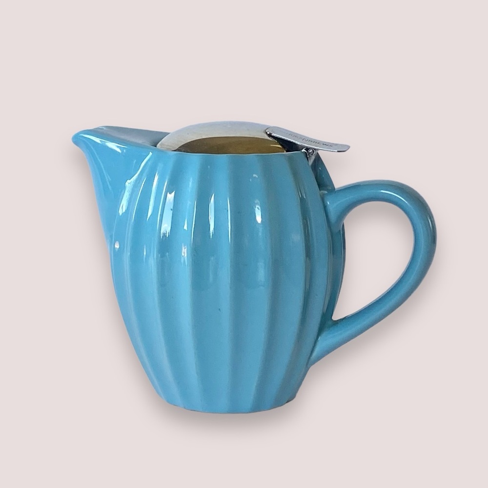 Hues N Brews Sky Blue Retro Ribbed Creamer w/ Stainless Steel Lid
